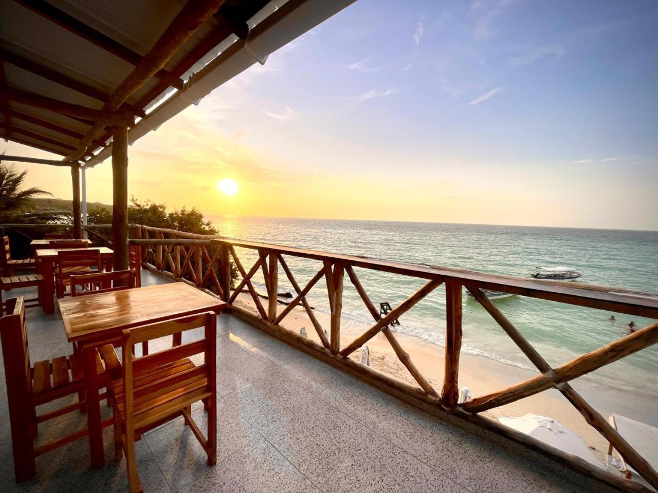 Mandala Beach Club Hotel Pendales Luaran gambar
