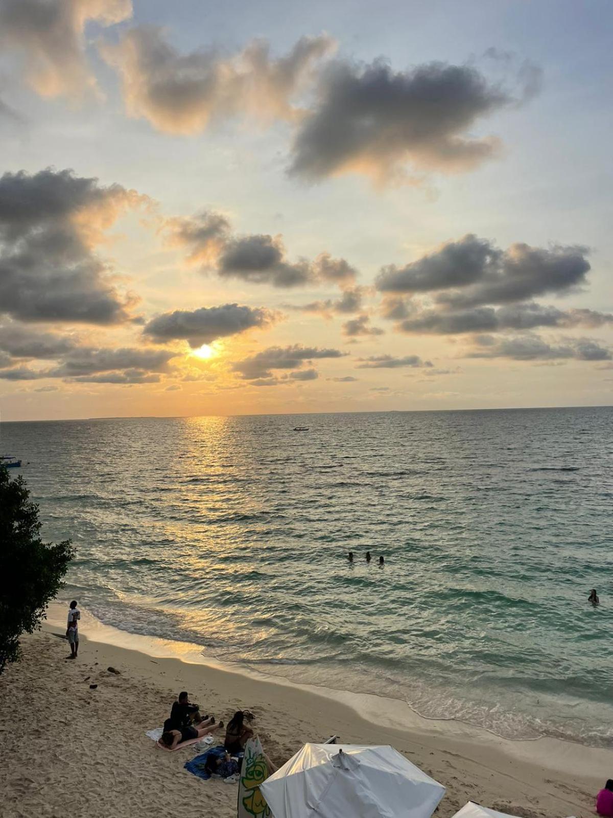 Mandala Beach Club Hotel Pendales Luaran gambar